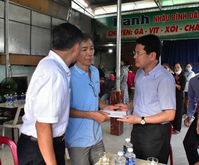 Gia cảnh đáng thương của 2 người đàn ông cùng mất vợ con