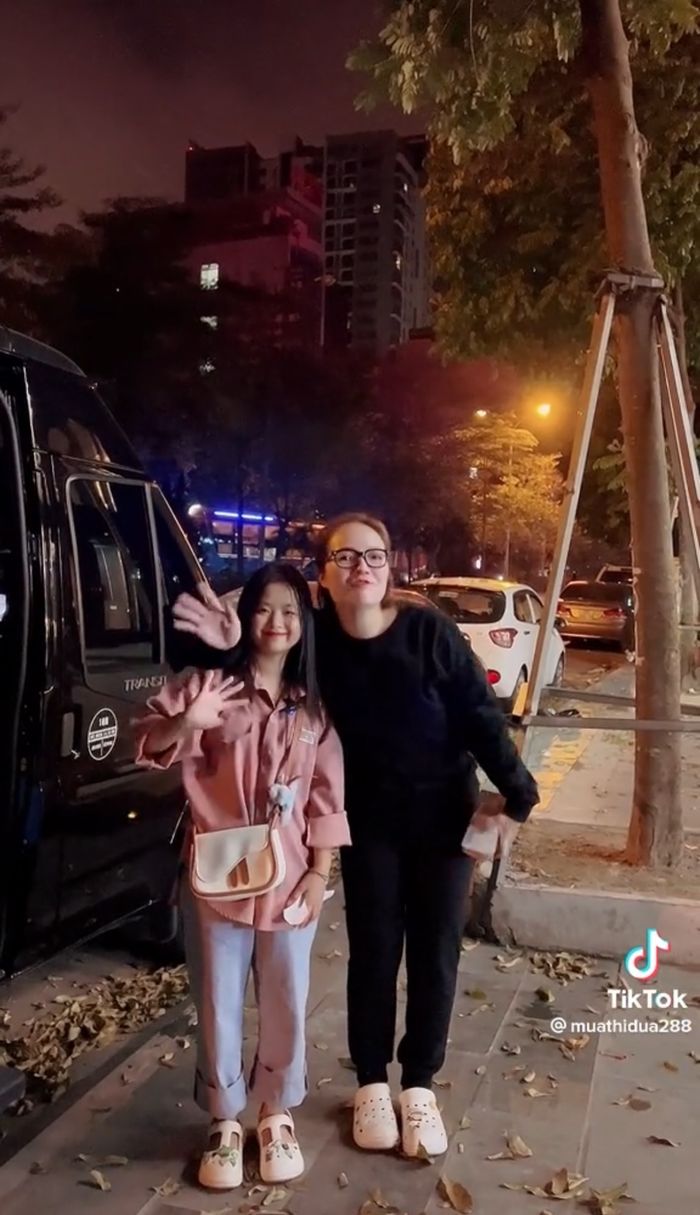 Người đại diện đưa Phúng Phính về Hà Giang xây nhà cho bố mẹ