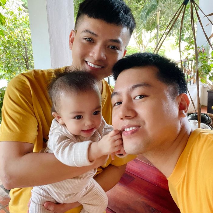 10 năm yêu đương sóng gió của cặp CEO: Có 2 con, hạnh phúc viên mãn