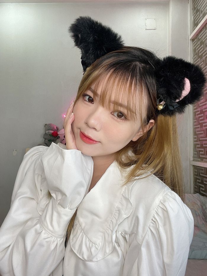 Creator Nhã Dinh: Nữ tiếp viên hàng không nhận đề cử TikTok Awards