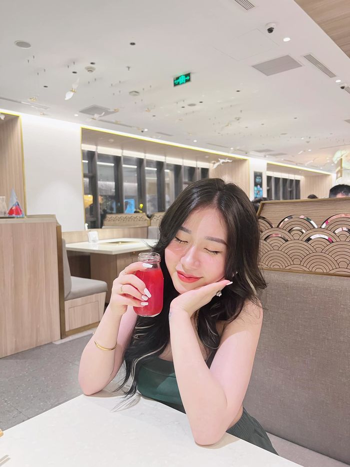 Vợ quốc dân Tiểu Hý F5 với diện mạo mới, đổi tóc ngắn cá tính