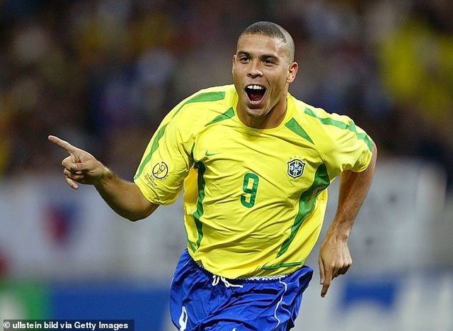 Được đàn em cùng tuyển xăm mặt mình lên lưng, Neymar lập tức đòi xoá