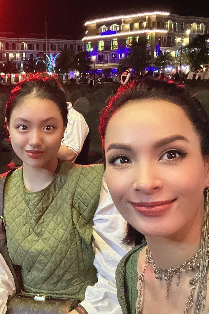 Ảnh hot sao Việt 3/12: Thùy Tiên gặp gỡ Billkin và Bella Ranee