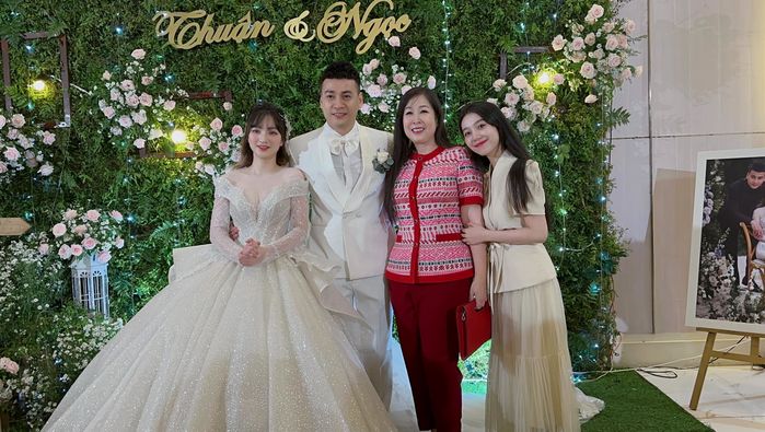 Ảnh hot sao Việt 19/12: Hồng Vân chạy show 2 đám cưới cùng giờ