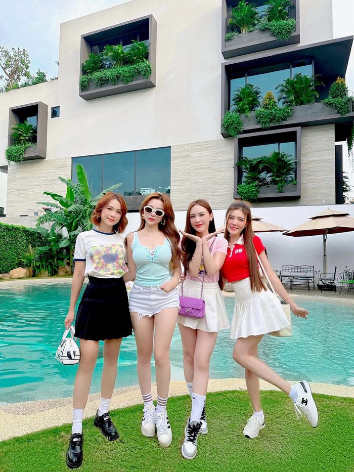 Ảnh hot sao Việt 3/12: Thùy Tiên gặp gỡ Billkin và Bella Ranee