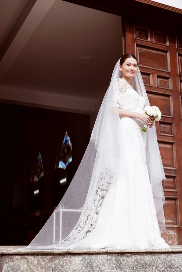 Á hậu Thùy Dung công khai diện mạo chồng trong lễ cưới công giáo