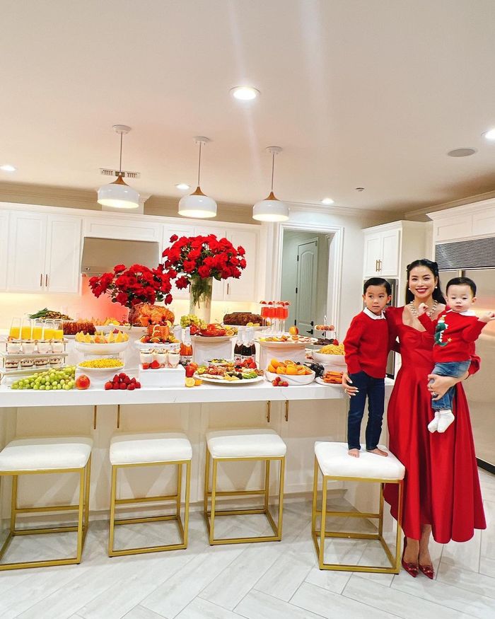Ảnh hot sao Việt 27/12: Hữu Châu - Cẩm Ly tất bật với Táo Xuân 2023