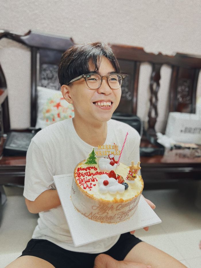 Ảnh hot sao Việt 7/12: Minh Dự đón sinh nhật hoành tráng bên bạn bè