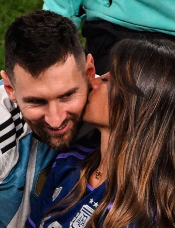 Messi đăng video khoe vợ nhảy quyến rũ: Nàng WAGs sở hữu dáng bốc lửa