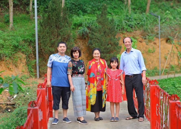 Cặp đôi U80 từng kết hôn dưới khói bom mừng kỷ niệm 50 năm hôn nhân