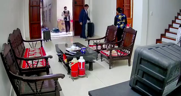 Chàng du học sinh khiến bố khóc nức nở khi bất ngờ trở về nhà
