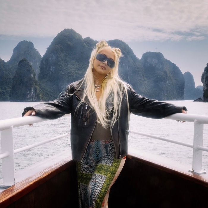 Christina Aguilera đến Việt Nam: Đón tuổi mới tại Vịnh Hạ Long