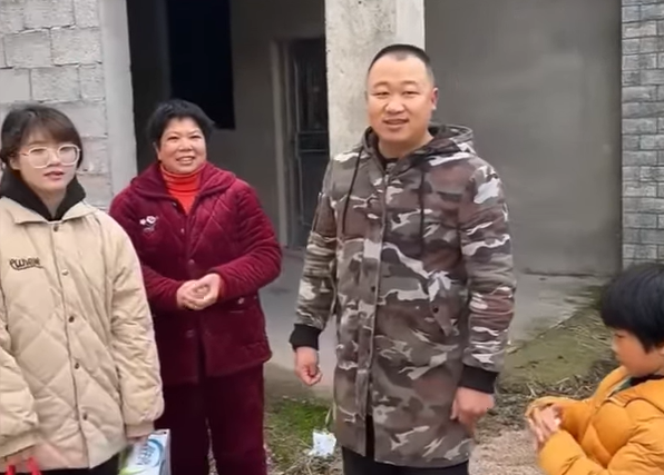 Cô gái vừa về thăm nhà bỗng bị đẩy đi xem mắt: Đối phương hơn 10 tuổi