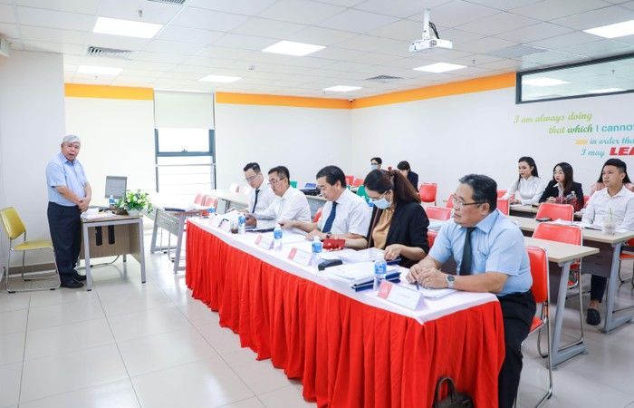Cô giáo Đồng Tháp nhận bằng Cử nhân thứ ba ở tuổi 70