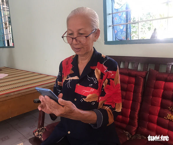 Cô giáo Đồng Tháp nhận bằng Cử nhân thứ ba ở tuổi 70