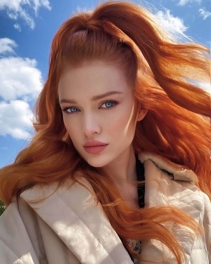 Cô nàng tóc đỏ đẹp nhất hành tinh: Từng bị kì thị vì... quá cao