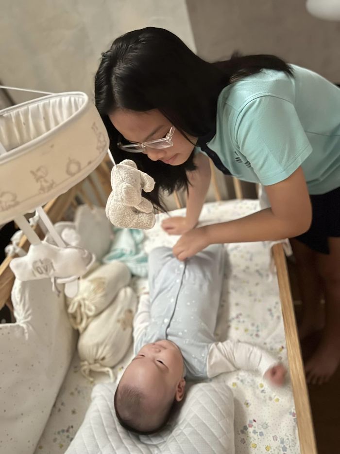 Con gái thứ 3 của Phạm Quỳnh Anh: Trộm vía bụ bẫm, mặt tươi như hoa