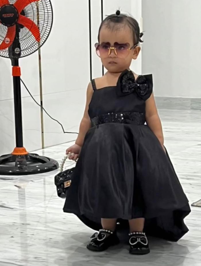 Con gái Võ Hạ Trâm lên đồ dự sự kiện cùng mẹ: Thần thái như model nhí