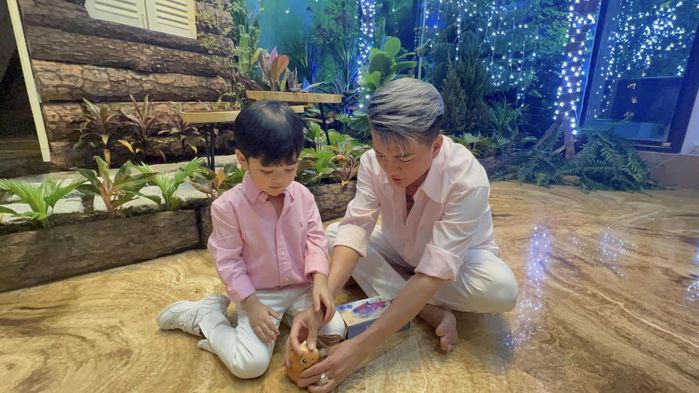Con trai Đàm Vĩnh Hưng giận hờn ba siêu đáng yêu: Fan quắn quéo