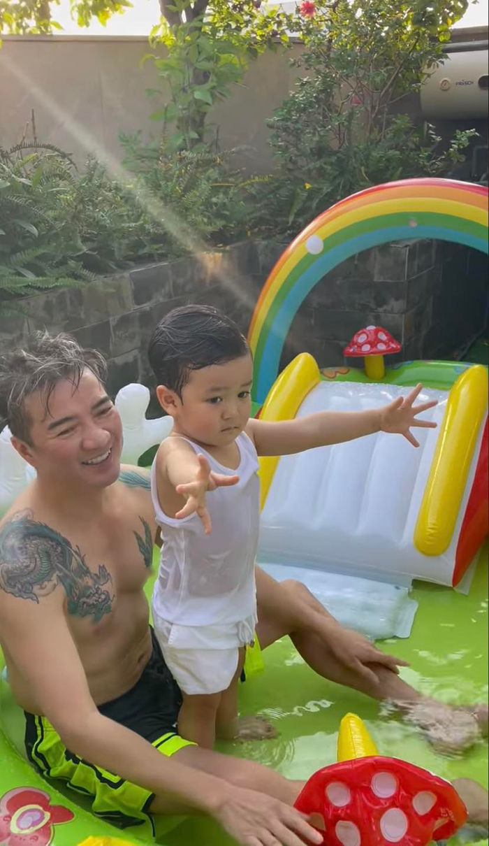 Con trai Đàm Vĩnh Hưng giận hờn ba siêu đáng yêu: Fan quắn quéo