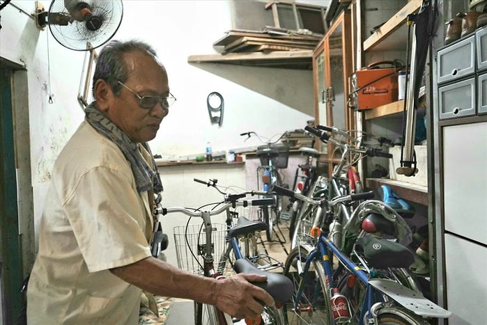 Cụ ông ráp xe đạp cũ tặng học trò khó khăn: Muốn lan tỏa sự tử tế