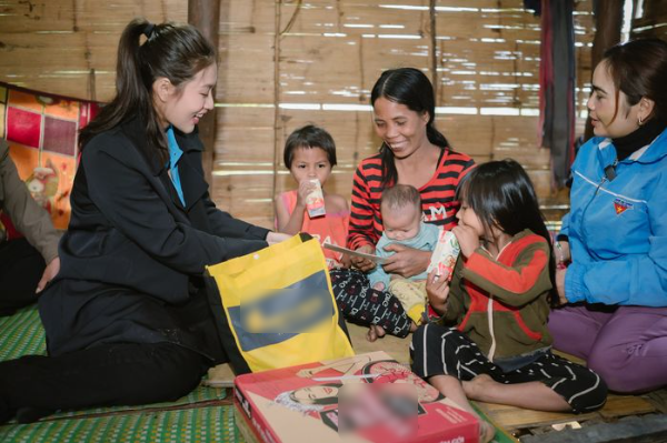 Cười ra nước mắt, vương miện của Đoàn Thiên Ân bị gãy lần 2