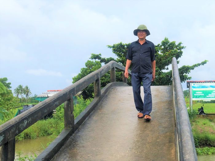 Cựu lính đặc công Việt Nam dùng toàn bộ lương hưu xây 28 chiếc cầu 