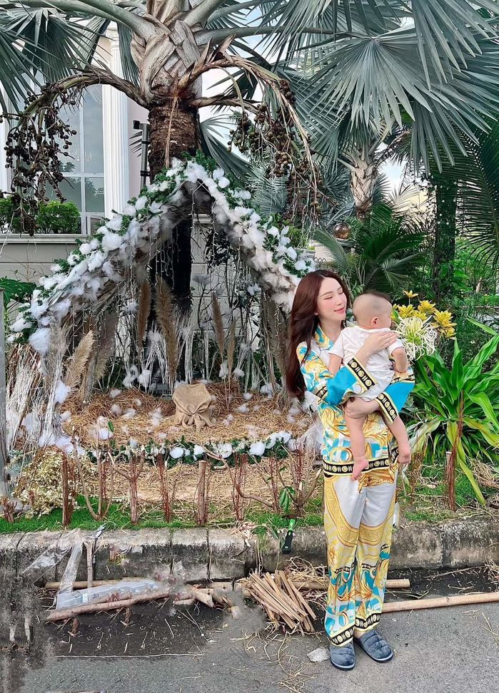Đi tìm tổ ấm sao Việt trang trí Giáng sinh hoành tráng