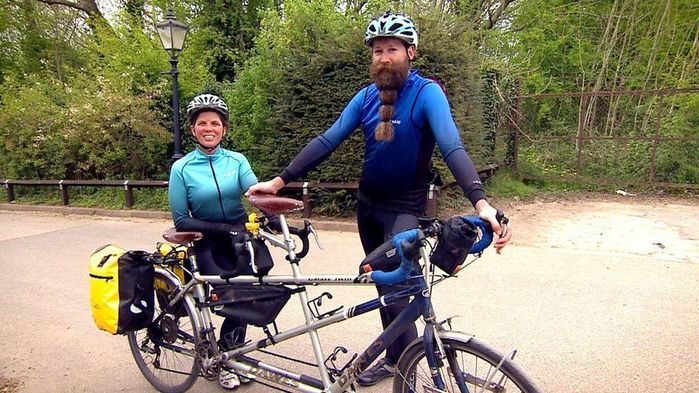 Đôi vợ chồng vượt đau ốm đạp xe qua 21 nước, phá luôn kỷ lục Guinness