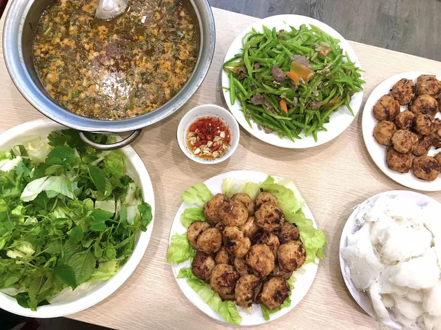 Đóng 500K tự nấu ăn cùng đồng nghiệp ở công ty: Ăn ngon, thêm gắn kết