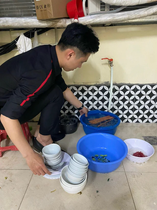 Đóng 500K tự nấu ăn cùng đồng nghiệp ở công ty: Ăn ngon, thêm gắn kết