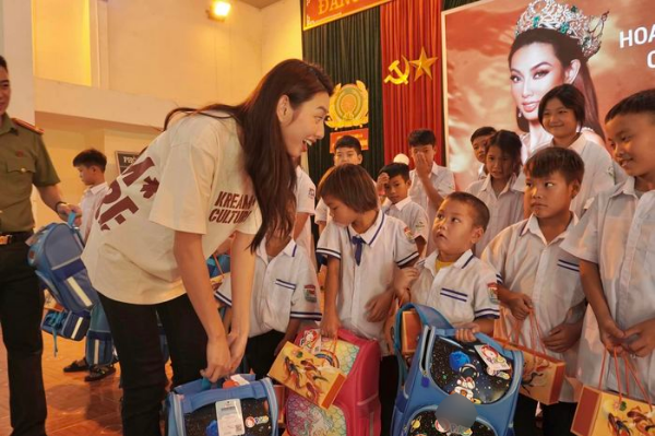 Fan Thùy Tiên nhận nuôi 6 em nhỏ trong dự án cô từng đi thiện nguyện