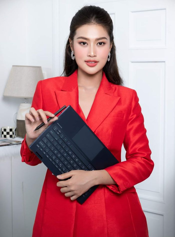 Fan tiếc cho Miss Grand International 2022 sau chiến thắng chỉ hát hò