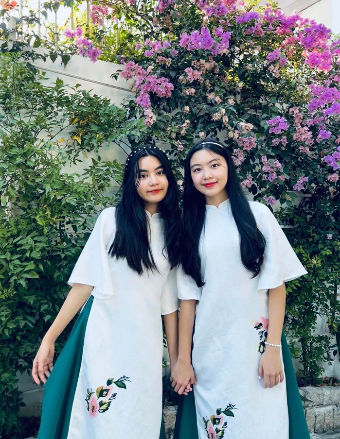 Hai ái nữ nhà Quyền Linh khoe sắc bên Hồ Gươm Hà Nội: Fan ngợp sắc