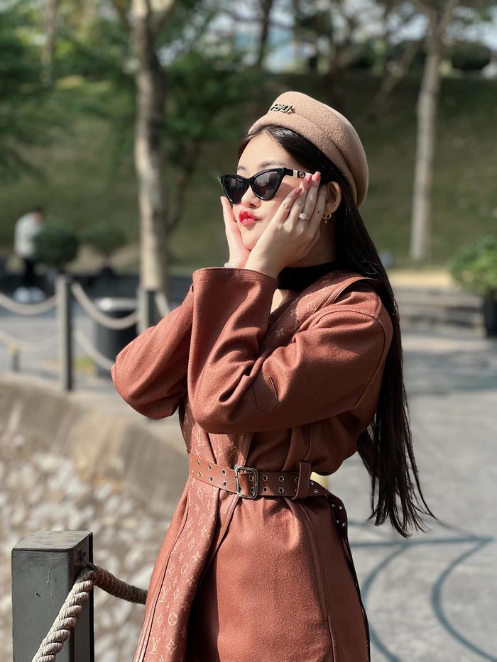 Gu thời trang của Ngân Anh: Nàng dâu mới dát toàn item đồ hiệu