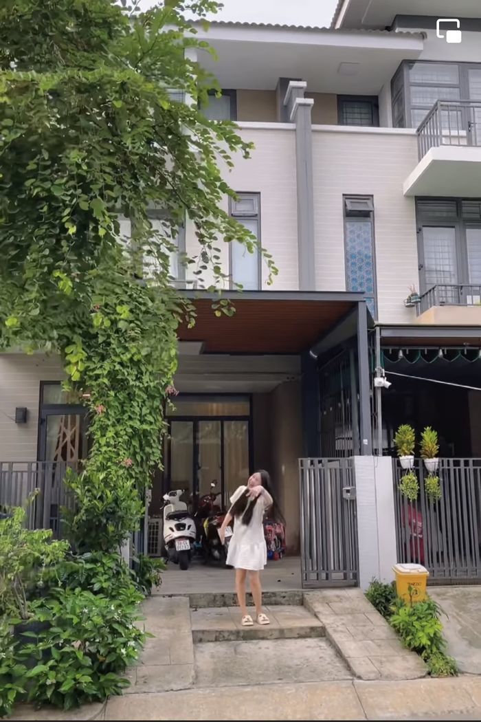 Hậu sinh con thứ 3 cho chồng, Thanh Trần được tặng ô tô đắt đỏ