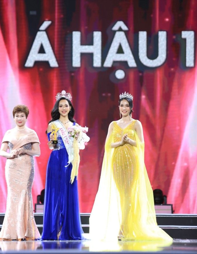Hoa, Á hậu Hậu bỗng vướng ồn ào: Bảo Ngọc vì đeo vương miện