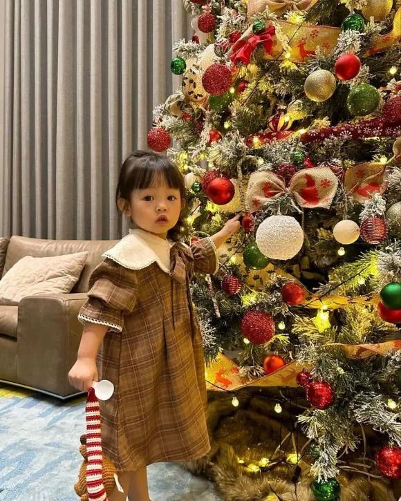 Hội nhà giàu đổ tiền cho cây thông: Ít ai qua được đại gia phố núi