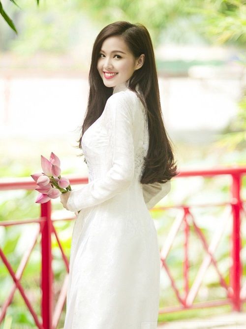 Hot girl Tâm Tít đẹp bền vững: Gái 2 con vẫn nuột nà chuẩn nàng thơ