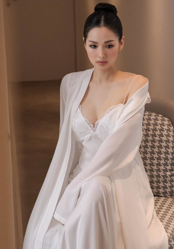 Hot girl Tâm Tít đẹp bền vững: Gái 2 con vẫn nuột nà chuẩn nàng thơ