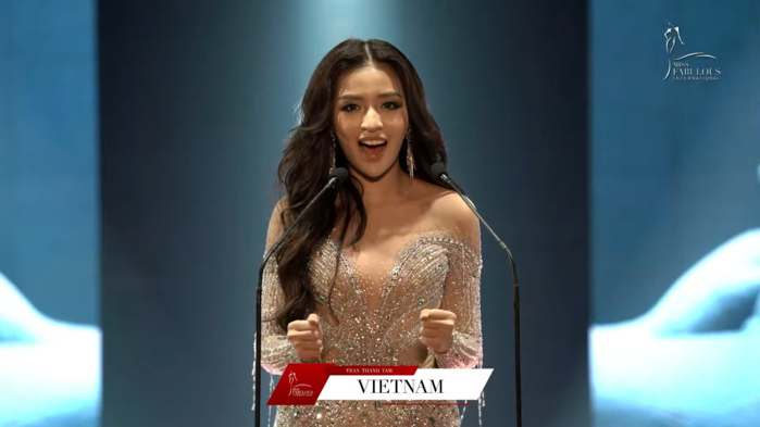 Hot girl trứng rán dừng chân Top 9 tại cuộc thi quốc tế 9 thí sinh
