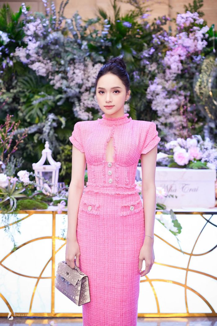 Hương Giang đi ăn cưới tinh tế hết phần: Nhường spotlight cho cô dâu