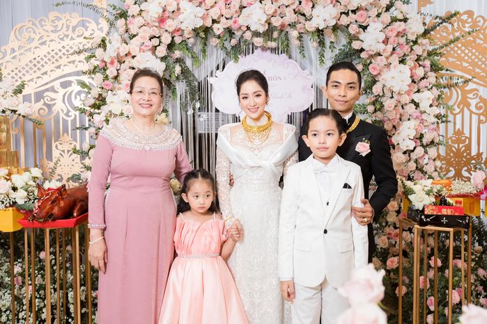Khánh Thi - Phan Hiển trước thềm đám cưới: Mỗi ngày tung một bộ ảnh