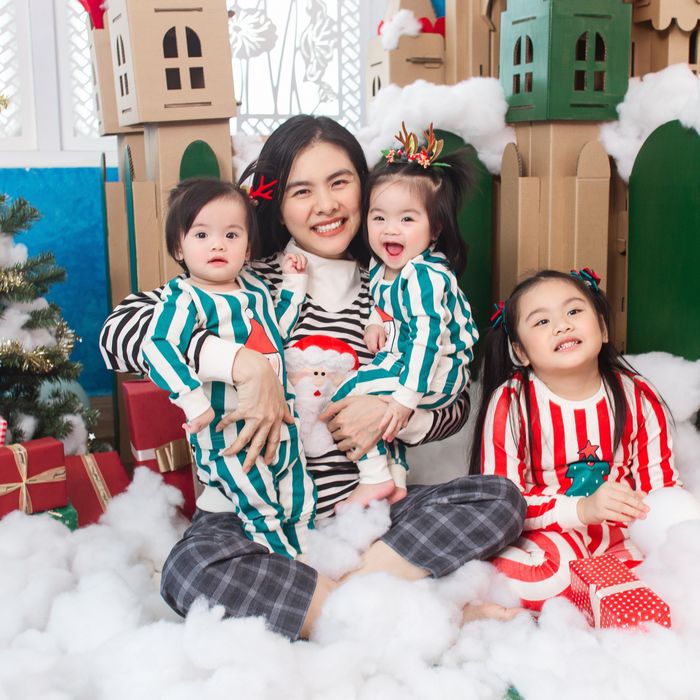 Khung hình Noel ấm áp nhà Vân Trang: Mẹ ba con tự lo từ chi tiết nhỏ
