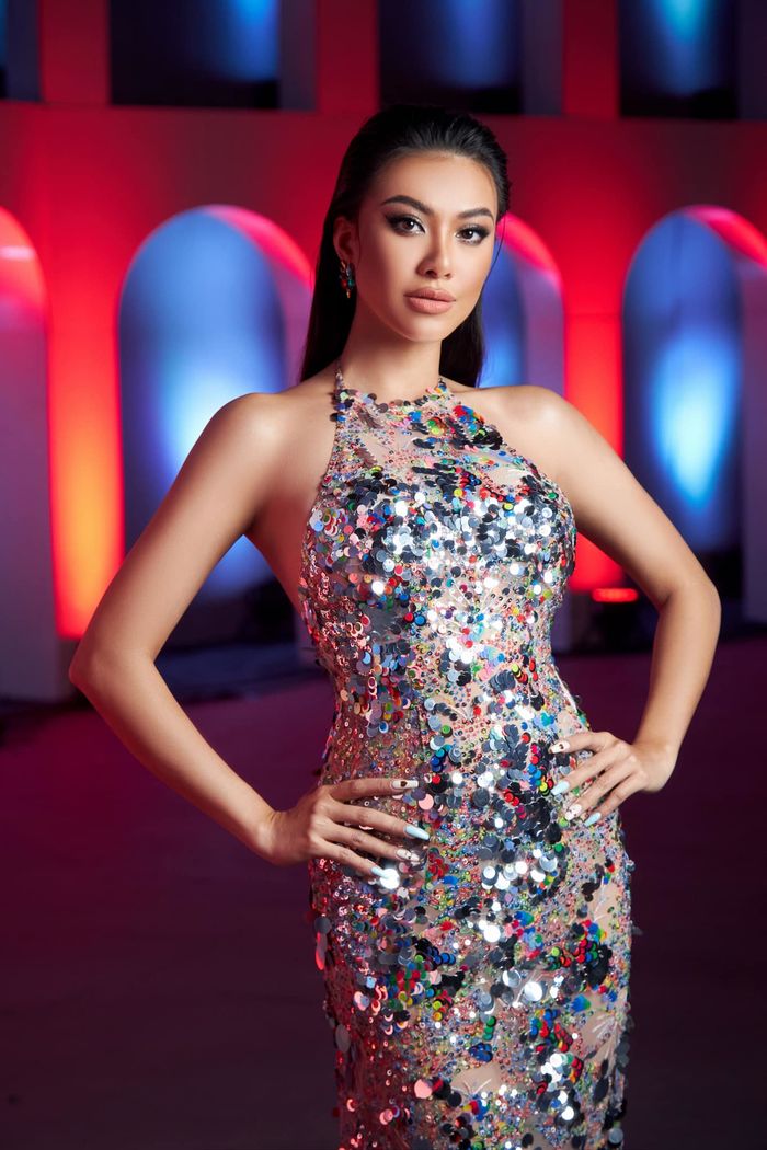 Kim Duyên đọ trình catwalk cùng đương kim Miss Supranational