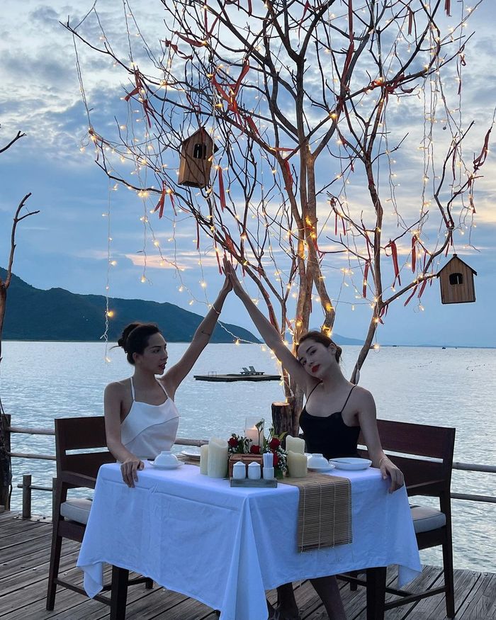 Kỳ Duyên - Minh Triệu ngày càng giống nhau: Đến bóng lưng cũng như đúc