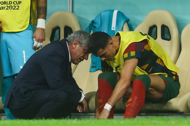 Lần đầu tiên Ronaldo ngồi dự bị, bà xã lên tiếng trách HLV Bồ Đào Nha