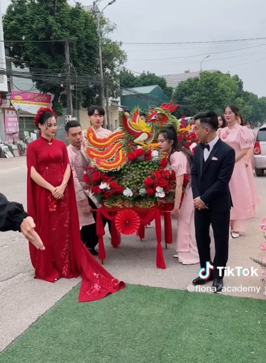 Lễ ăn hỏi với 9 tráp sính lễ cực hoành tráng ở Bắc Giang