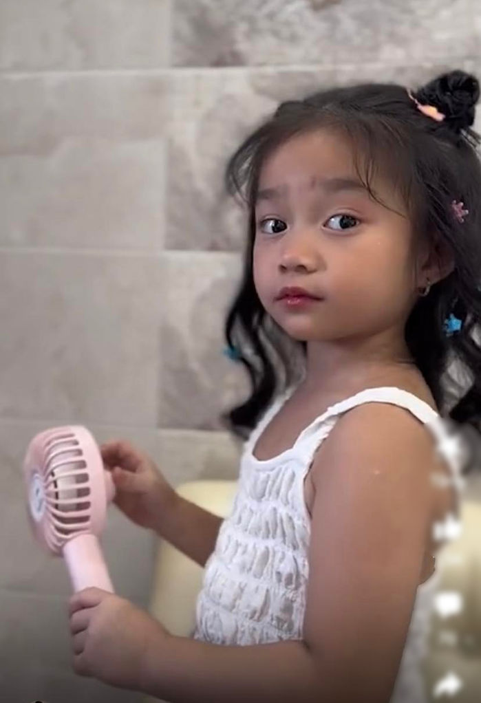 Lê Dương Bảo Lâm khoe nhan sắc 2 ái nữ: Bé giống mẹ, bé y ba như lột