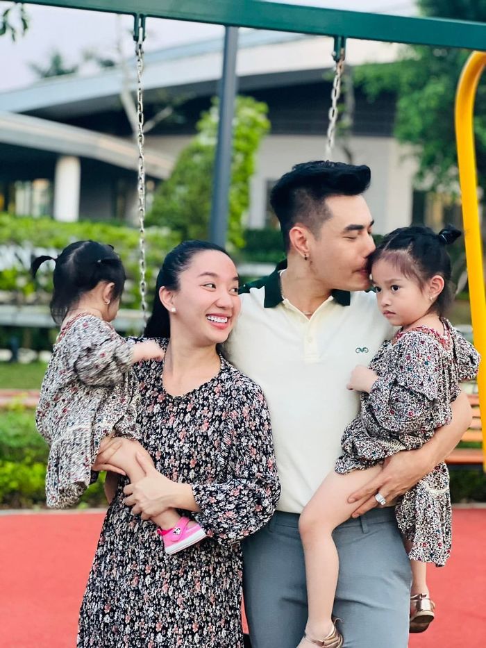 Lê Dương Bảo Lâm khoe nhan sắc 2 ái nữ: Bé giống mẹ, bé y ba như lột